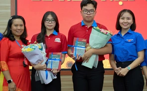 Chiến sĩ Hoa phượng đỏ Trường THPT Trần Phú được kết nạp Đảng