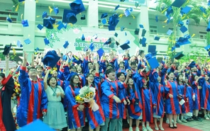 Học sinh Trường THPT Võ Văn Kiệt được cấp 'passport' vào lễ tri ân và trưởng thành