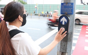 TP.HCM có đèn cảnh báo dưới đất cho người đi bộ