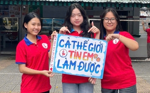 Chiến sĩ Hoa phượng đỏ sẵn sàng hỗ trợ thí sinh dự thi lớp 10