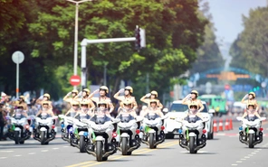 Người dân háo hức mong chờ chương trình Vinh quang Công an nhân dân