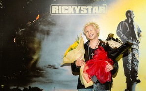 Rapper Pháo đến chúc mừng Ricky Star ra mắt album Đôi chân đi