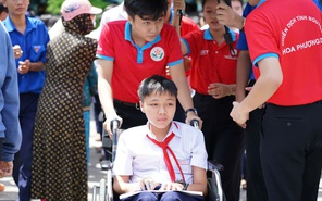 Thí sinh thi tuyển sinh lớp 10 ngất xỉu, quên giấy tờ được hỗ trợ kịp thời