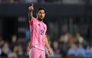 Lionel Messi lập kỷ lục khó tin: 5 trận liền ghi 2 bàn mỗi trận