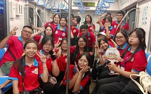 Chiến sĩ Hoa phượng đỏ đi Metro, tìm hiểu lịch sử