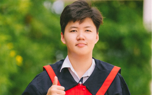 Thủ khoa khối A00 Cà Mau học giỏi để làm gương cho em