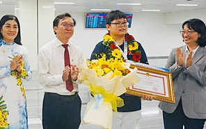 Nam sinh giành huy chương bạc toán quốc tế kể 540 phút 'cân não' làm bài thi