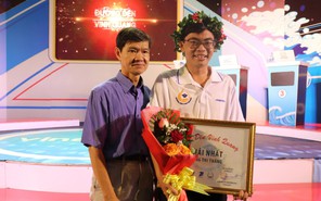 Quán quân Đường đến vinh quang lớn lên từ sạp báo của ba