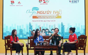Chiến sĩ Hoa phượng đỏ tự hào truyền thống, tiếp bước cha anh