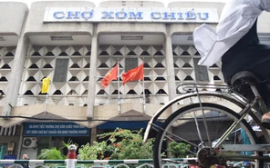 Ghé phường Xóm Chiếu: tham quan đình Khánh Hội, dạo chơi chợ 200