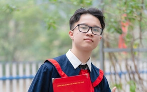 Nam sinh mê toán bất ngờ khi là thủ khoa chuyên tin lớp 10 Hà Nội
