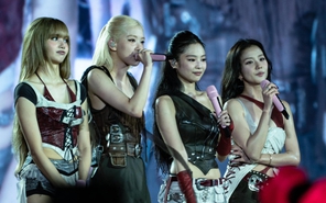 BLACKPINK nhá hàng single mới, Jungkook được bình chọn nghệ sĩ toàn năng