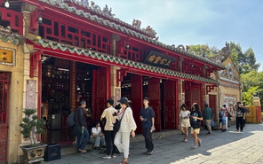 Đến phường Gia Định, check-in Lăng Ông - chợ Bà Chiểu