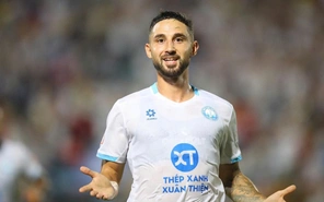 Cầu thủ cao 2m06 giúp Thép Xanh Nam Định ngược dòng trước Hải Phòng FC