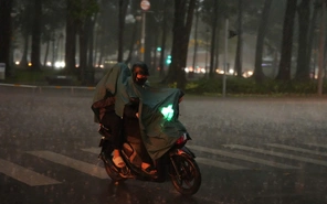 Chiều tối nay 24-8, Hà Nội được cảnh báo mưa lớn kèm dông lốc