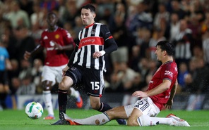Man United thua cay đắng đội hạng tư tại Cúp liên đoàn