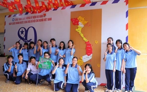 Trường học tại TP.HCM rực rỡ cờ hoa mừng Quốc khánh 2-9