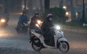Chiều tối và đêm nay 12-9, thời tiết Nam Bộ tiếp tục mưa dông