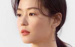 Điều gì đưa Jun Ji Hyun trở thành nữ thần không tuổi của phim ảnh và thời trang Hàn Quốc?