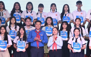 Thành Đoàn TP.HCM chúc mừng đội viên trưởng thành trúng tuyển vào lớp 10