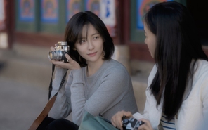 Park Ji Hyun đột phá với You and everything else sau thời gian kém tiếng