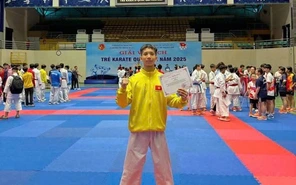 Nam sinh Trường THPT Nguyễn Hiền sở hữu bộ sưu tập huy chương karate 'khủng'
