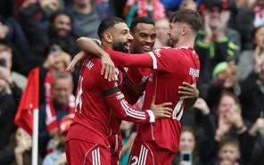 Ryan Gravenberch tỏa sáng giúp Liverpool đánh bại Everton 2-1 trong trận derby Merseyside
