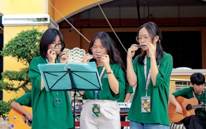Làm quen với LHP Harmonica club của teen Trường THPT chuyên Lê Hồng Phong