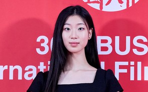 Trước khi thắng lớn tại Busan, Lee Ji Won từng ghi dấu qua những phim nào?