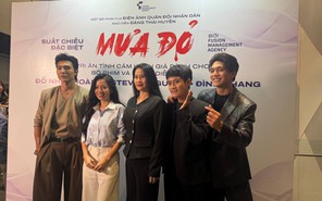 Dàn cast phim Mưa đỏ nói gì khi xem suất chiếu cuối của phim?