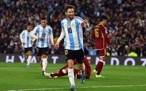 Messi ghi cú đúp, Argentina thắng đậm Venezuela