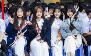 Teen Trường THPT Trung Phú rạng rỡ, quyết tâm trong ngày khai trường đặc biệt