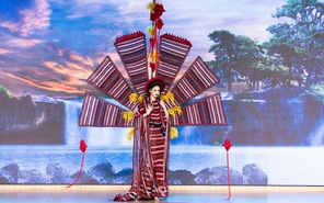 Á hậu Thu Ngân giới thiệu văn hóa đồng bào Châu Ro đến Hoa hậu liên lục địa