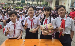 Nhiều trường tại TP.HCM đồng loạt 'khui heo đất', gây quỹ cùng bạn vui xuân Bính Ngọ 2026