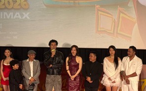 Phương Anh Đào cám ơn Trấn Thành trong ngày ra mắt phim mới