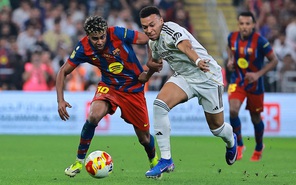 Real Madrid hạ Levante 2-0, thu ngắn cách biệt với Barcelona trên bảng xếp hạng