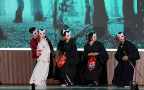 Học sinh Trường THPT Gia Định tái hiện không gian văn hóa 21 quốc gia tại hội trại truyền thống