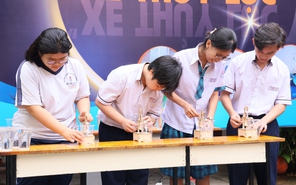 Biến lý thuyết vật lý thành trải nghiệm sống động qua cuộc thi xe thủy lực dành cho học sinh