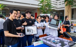 Những "bạn ong" yêu robot của Trường THPT chuyên Trần Đại Nghĩa