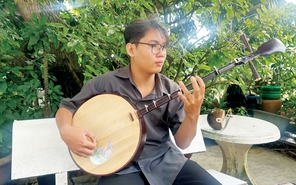 Chuyện những người trẻ tìm thầy học nhạc cụ truyền thống