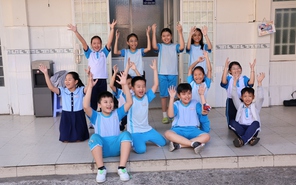 12 bạn nhỏ mang mùa xuân lên sân khấu Tết cho em