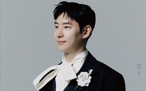 Lee Je Hoon tổ chức fan meeting, nhìn lại 20 năm sự nghiệp diễn xuất
