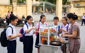 Phụ huynh cần kiểm soát tiền tiêu vặt của con trẻ