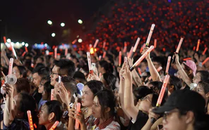 Ngoài 30 tuổi, đi xin việc bị chê già, chi 15-20 triệu đi concert lại bị gọi là 'giới trẻ' tiêu hoang
