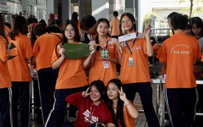 Thầy trò Trường THPT Gia Định gìn giữ hương vị Tết Việt