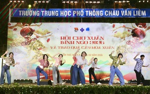 ‘Quẩy’ hết mình cùng Hội xuân Trường THPT Châu Văn Liêm (Cần Thơ)