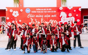 Học sinh Trường Trung học Thực hành Sài Gòn gói bánh chưng, gửi trọn yêu thương ngày Tết