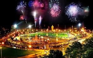 Nghệ An bắn pháo hoa đón Tết, rộn ràng chuỗi hoạt động đầu Xuân