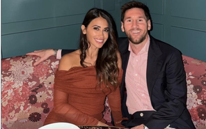 Messi tặng vợ gấu bông khổng lồ dịp Valentine
