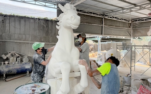 Bí mật hậu trường Linh vật Bính Ngọ trước giờ lên phố